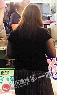 准丈母娘不满女儿看上穷女婿 深夜将两人赶出门