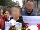 实拍成都14岁女生高诺希烹饪学校内死亡 妈妈被拒校门