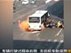 实拍哈尔滨一公交车爆燃瞬间烧成空壳 数十乘客逃生