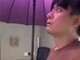 暴雨下上海多名演员家中漏水 陈赫家水帘洞陈龙在家撑伞